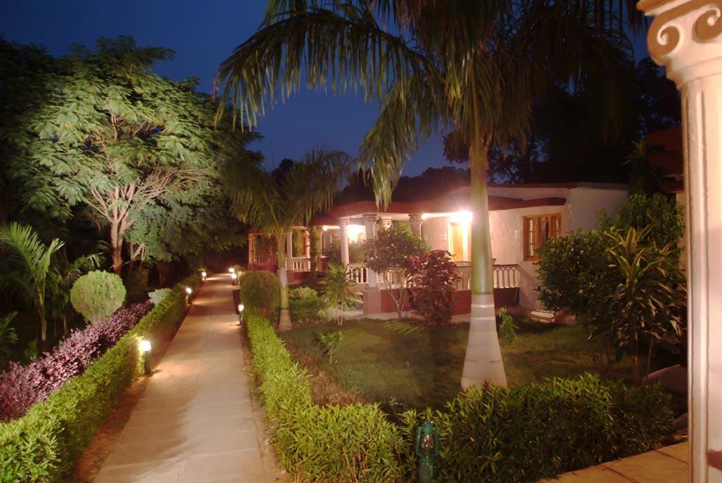 Tiger'S Den Resort Bandhavgarh National Park Bagian luar foto