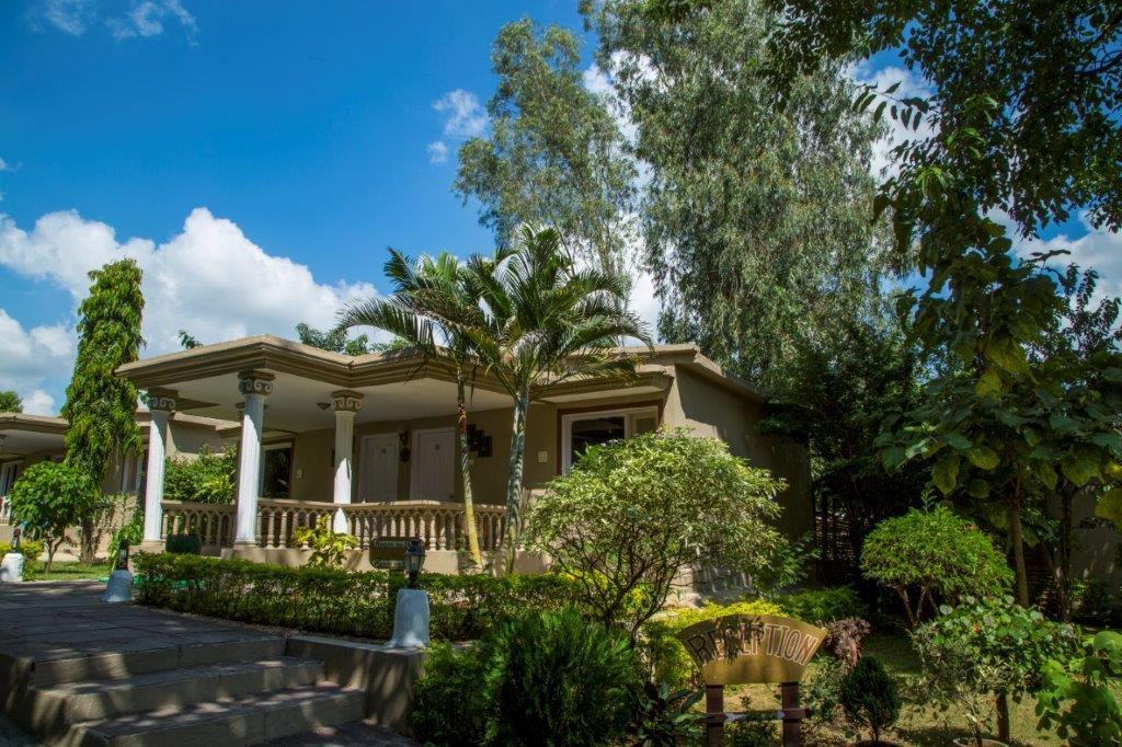 Tiger'S Den Resort Bandhavgarh National Park Bagian luar foto