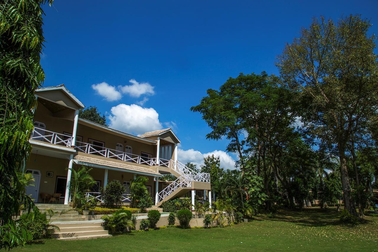 Tiger'S Den Resort Bandhavgarh National Park Bagian luar foto