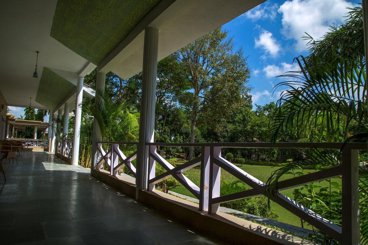 Tiger'S Den Resort Bandhavgarh National Park Bagian luar foto